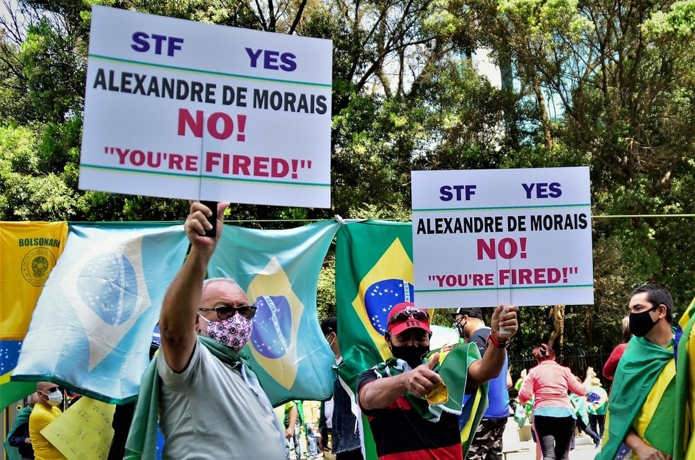 Bolsonaro supporters demand the removal of Alexandre de Moraes during a 2021 rally. Trump seems to be doing their bidding. Photo: Nancy Ayumi Kunihiro/Shutterstock