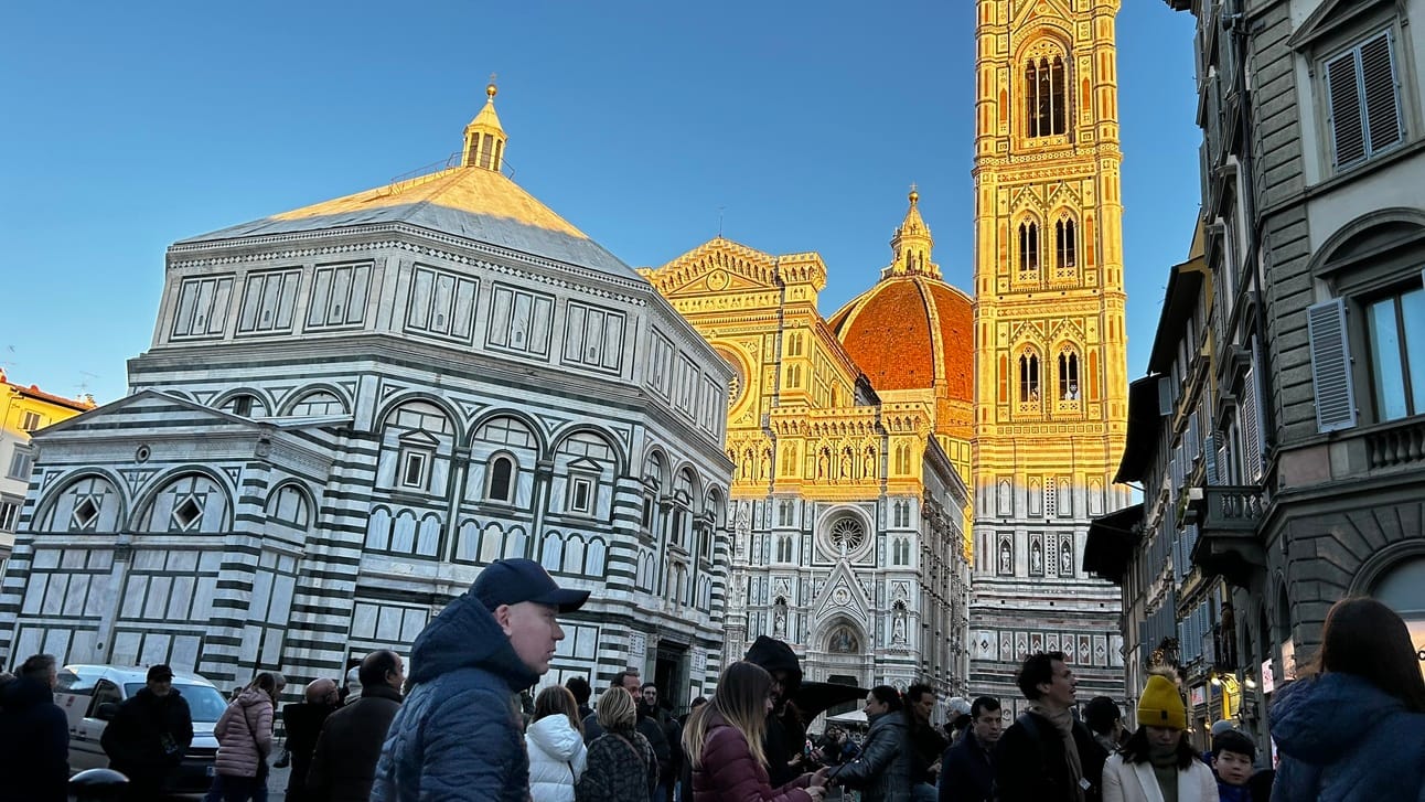 A stunning view of Florence's Duomo from the street, showcasing its Renaissance architecture. A perfect stop before exploring Tuscany’s wineries with Jimmy the Fox Bottle Italy Wine Travel Bag.
