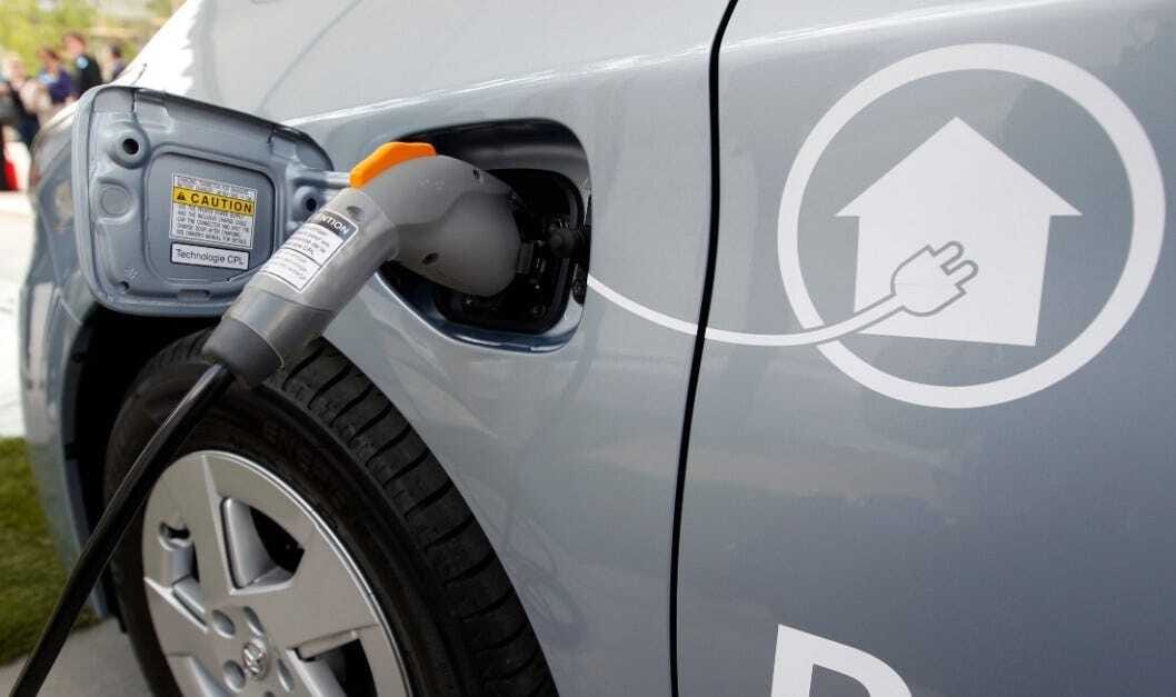 EDP faz parceria com Graal para instalar postos de recarga de veículos elétricos | CNN Brasil