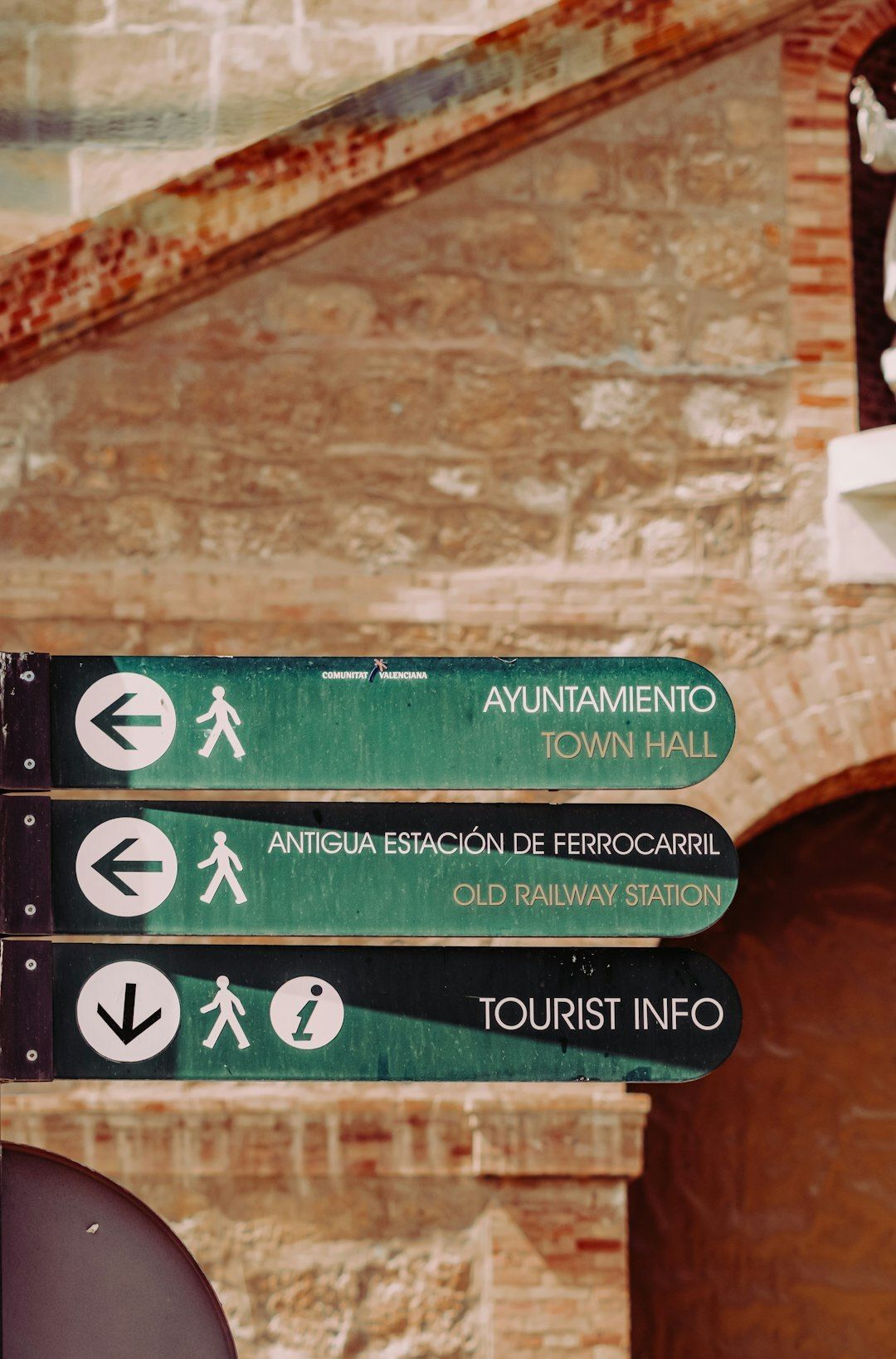 Touristic info that way