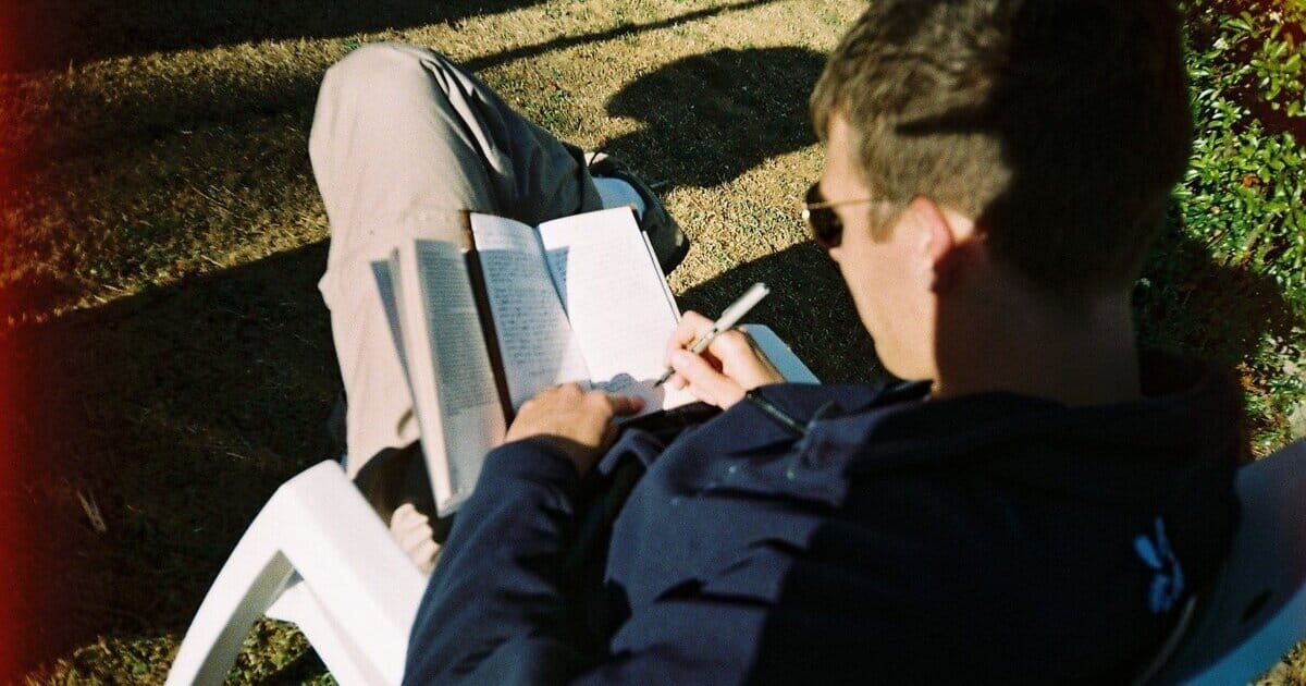 I took a photo walk a couple of days ago. I didn’t bring home too many photos. This view caught my eye despite its randomness. I was happy to found a place where there was just one color in the frame :)