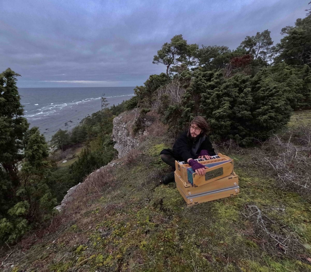 a moment unfolding // ursund live looper