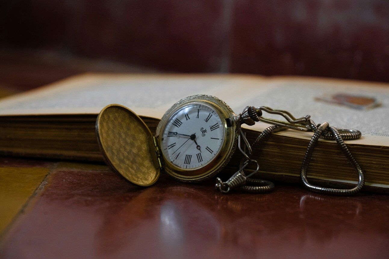 Time-Bending Books: 10 Mind-Altering Novels That Manipulate Reality