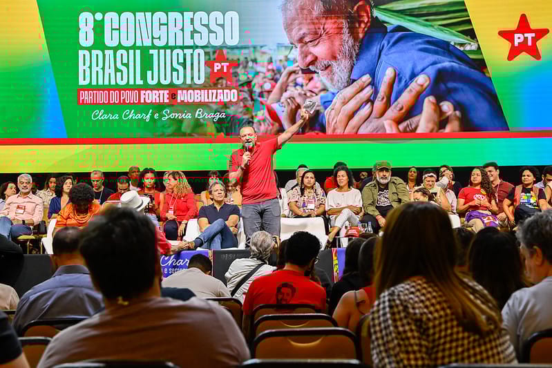 Lula's Workers' Party trims its sails and calls for introspection
