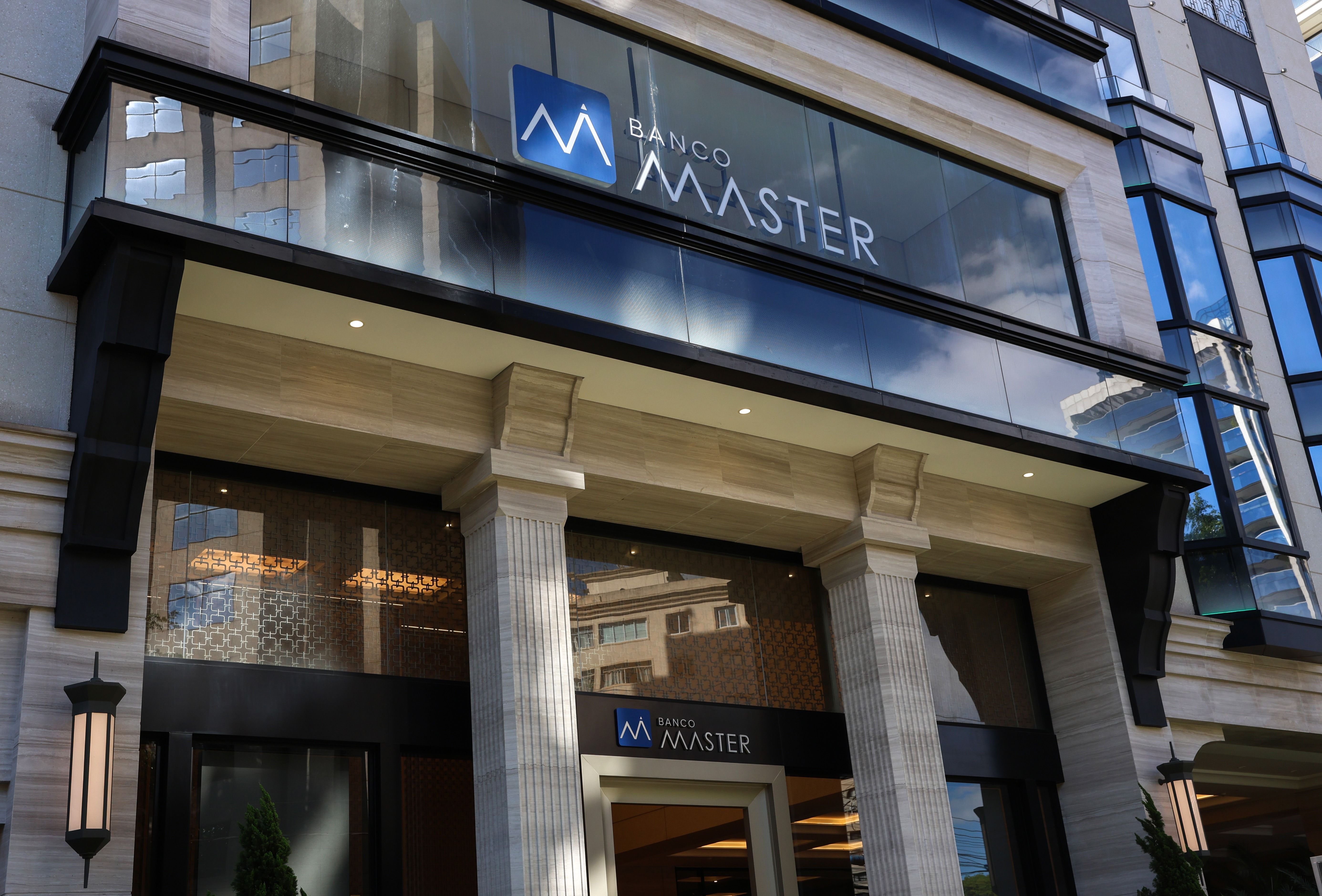 O escândalo silencioso do Banco Master: por que a "Epstein brasileira" não recebe o devido destaque nas manchetes?