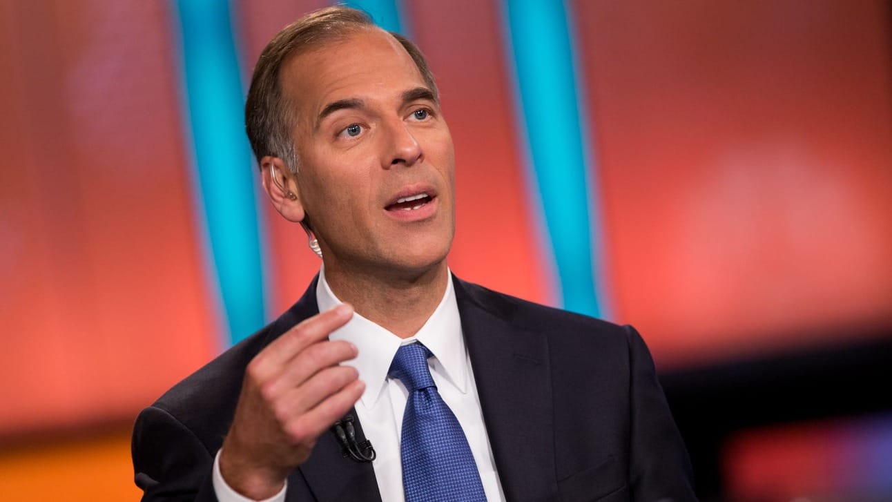 Mark Zandi believes mortgage rates are poised for a decline as 'the spread' narrows in 2024 and 2025. Here's what other experts say