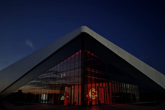 Cheap Wi-Fi, expensive lasers, and a lot of Starlink subscribers