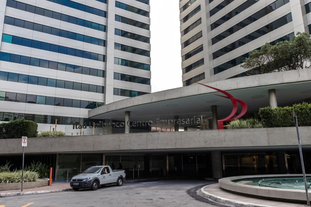 Itáu bank layoffs over remote work productivity spark controversy