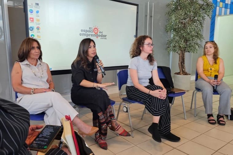 Equipo de Ampyme se capacita en modelo SBDC