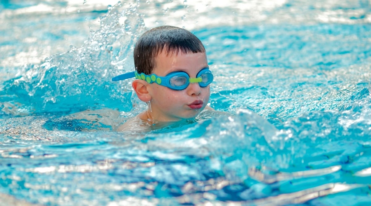 Mission won't bar outsiders from swim lessons