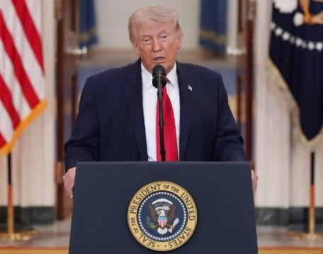 Trump Says He Would “Take a Bullet” for the U.S. — Why His Iran Comments Are Raising New Concerns