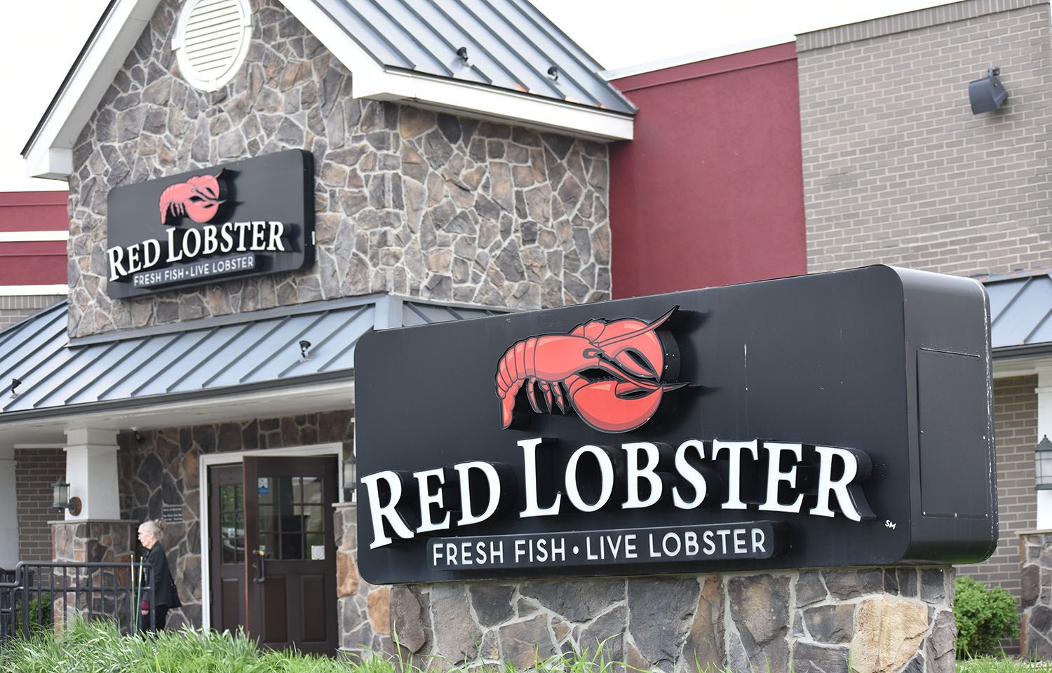Red Lobster Fires Vineland, NJ, Employee Following Viral Incident