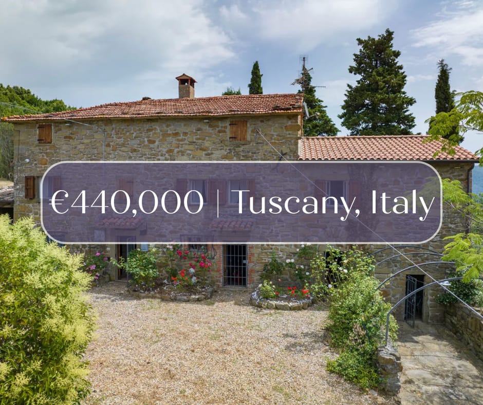 Timeless Tuscan Farmhouse in a Private Valley Near Cortona