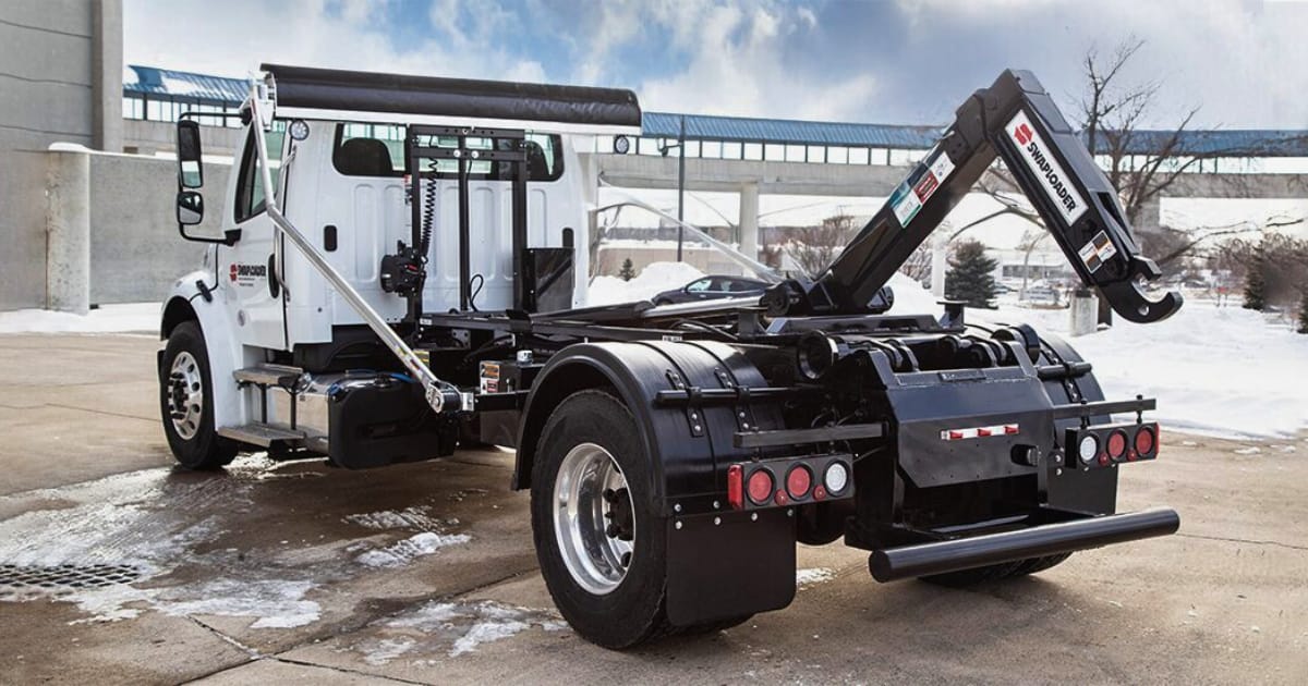 Hooklift Truck Buying Guide: Specs, Costs & Mistakes