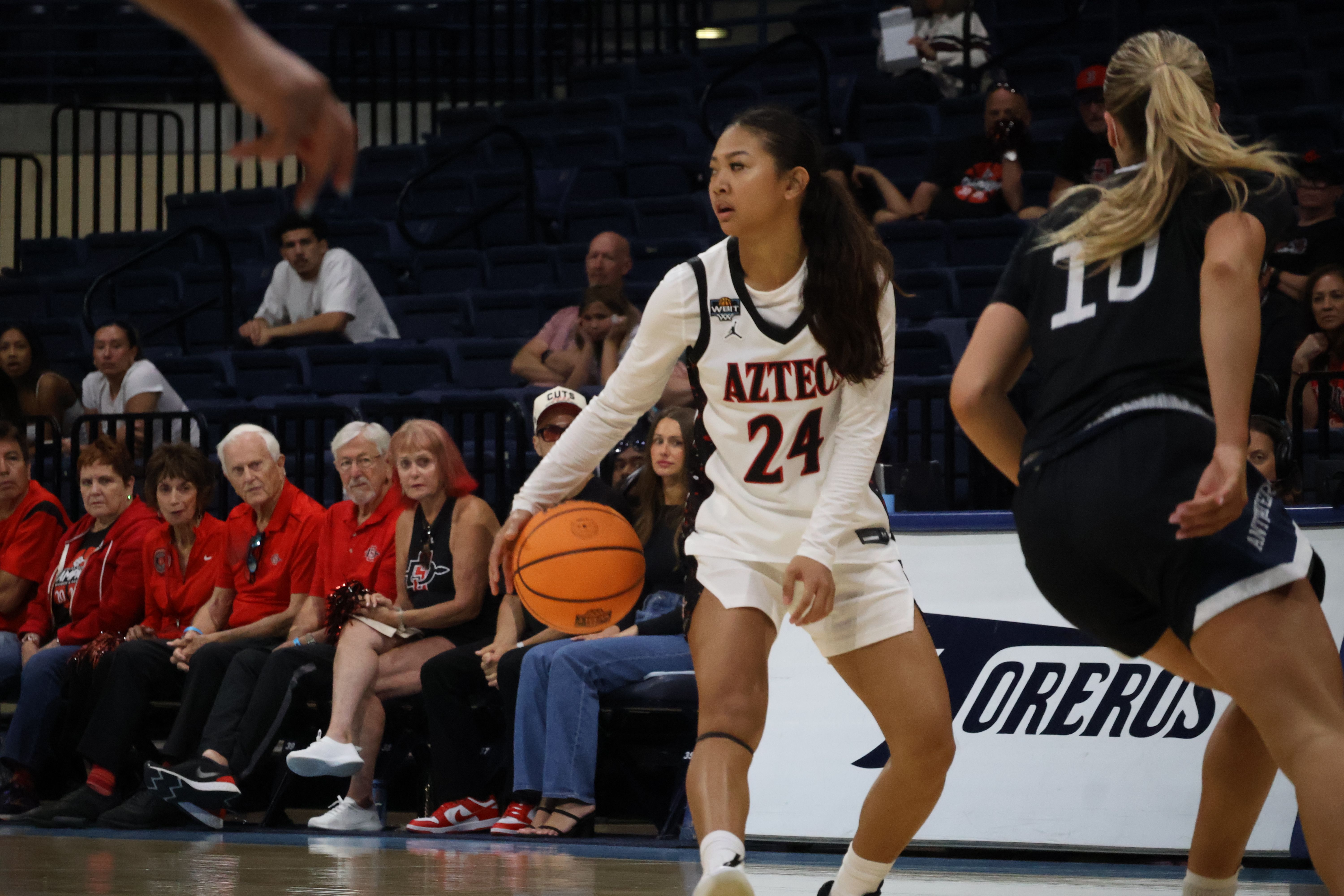 Aztecs Edge Past Irvine to Advance in Women's Basketball Invitation Tournament