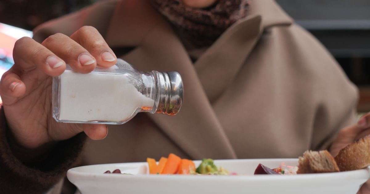 Who Reaches for the Salt Shaker? Study Suggests Small Habit May Reflect Bigger Patterns