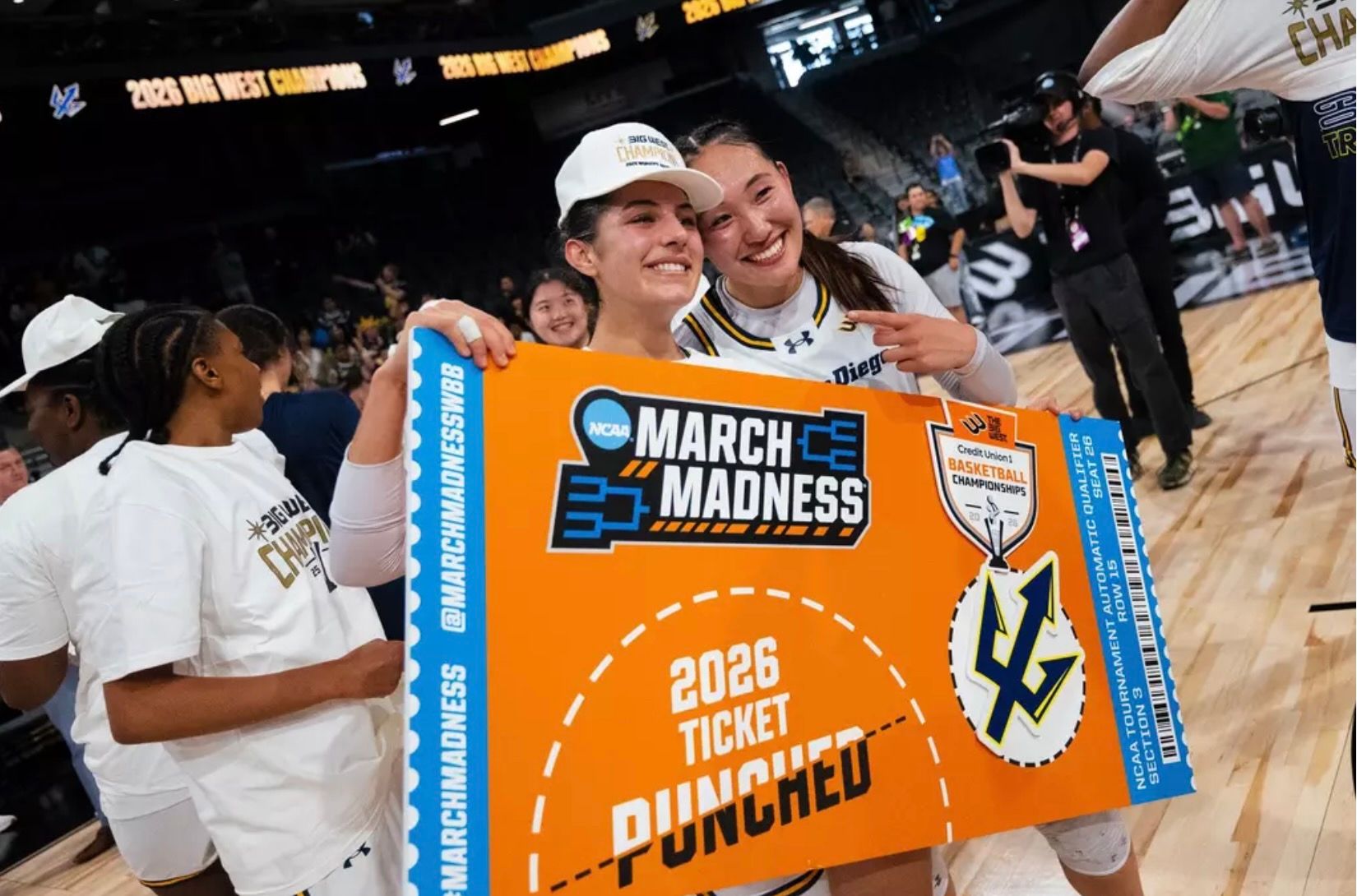 A Championship Coach, His Granddaughter’s Game, and Your Weekend Schedule