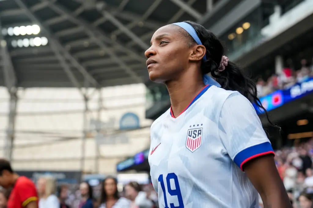 💔 Crystal Dunn is Hanging Up her Boots 
