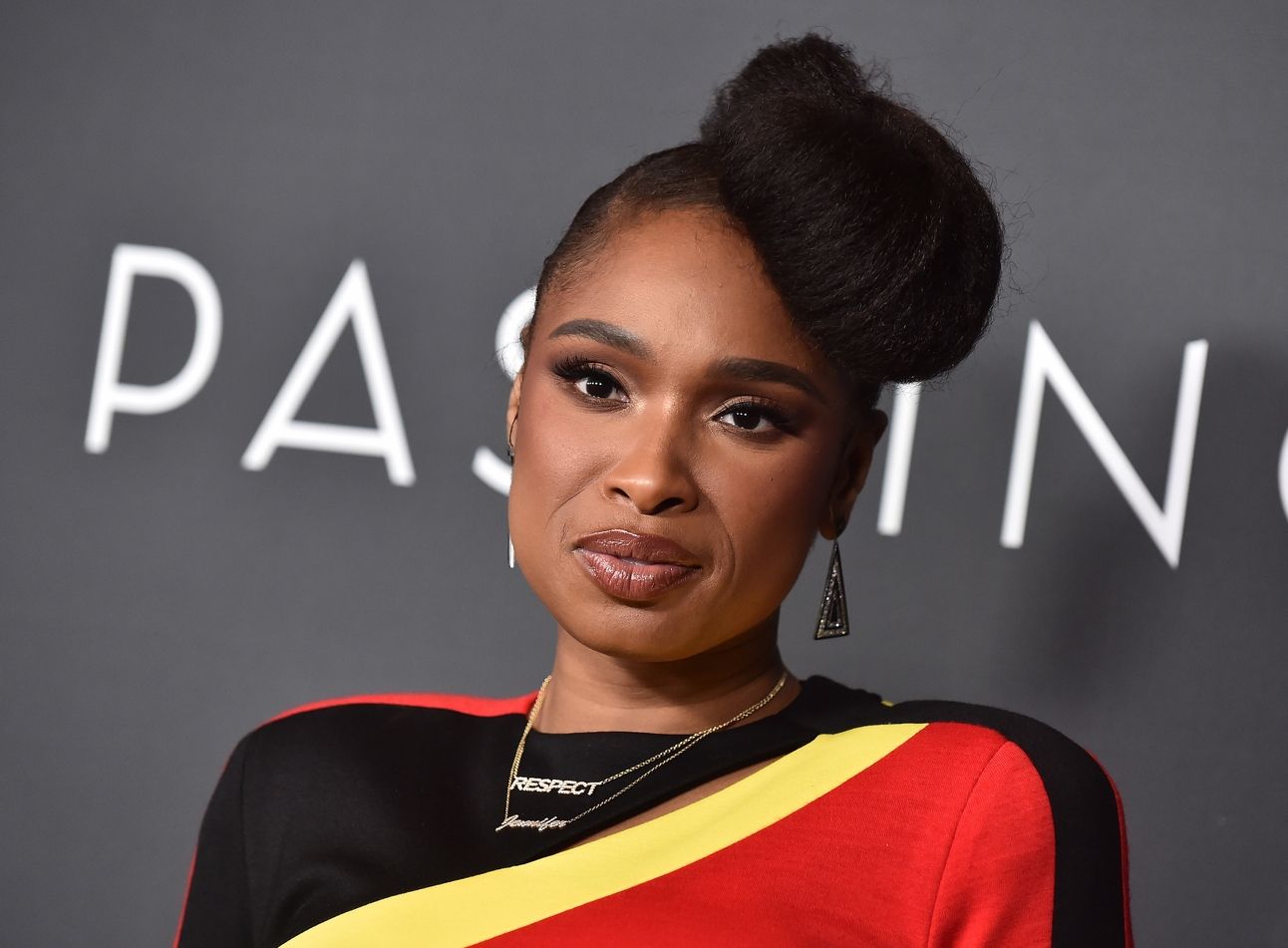 Jennifer Hudson Sparks Debate With Playful Kevin Hart Photo