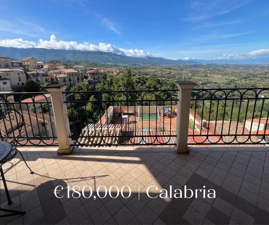 Light-Filled Terrace Residence Above the Hills