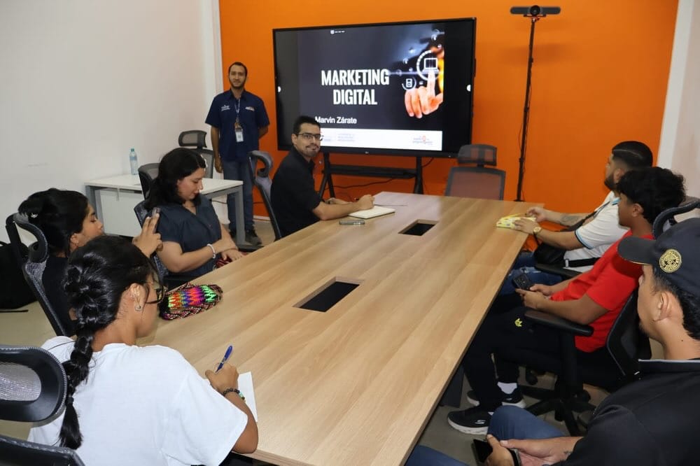 Emprendedores de David se forman en Marketing