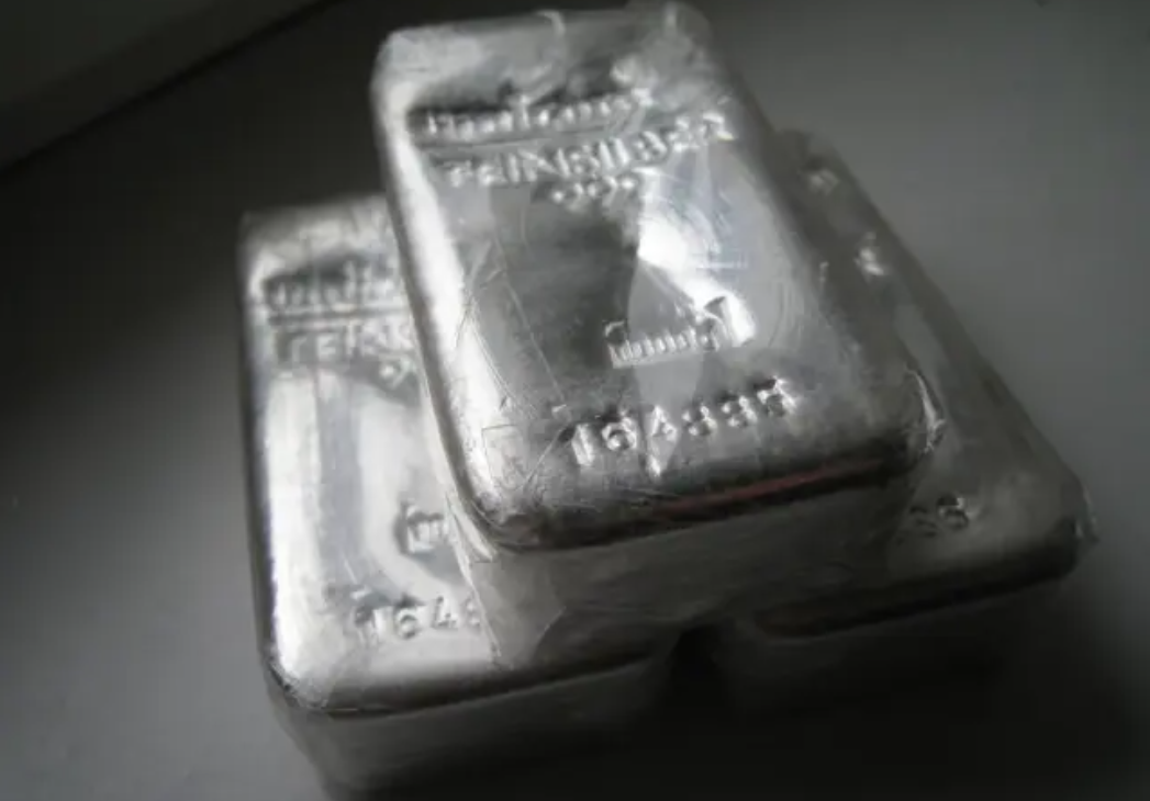 In 1980, regulators bankrupted silver billionaires with ONE rule change. (They just used it again.)