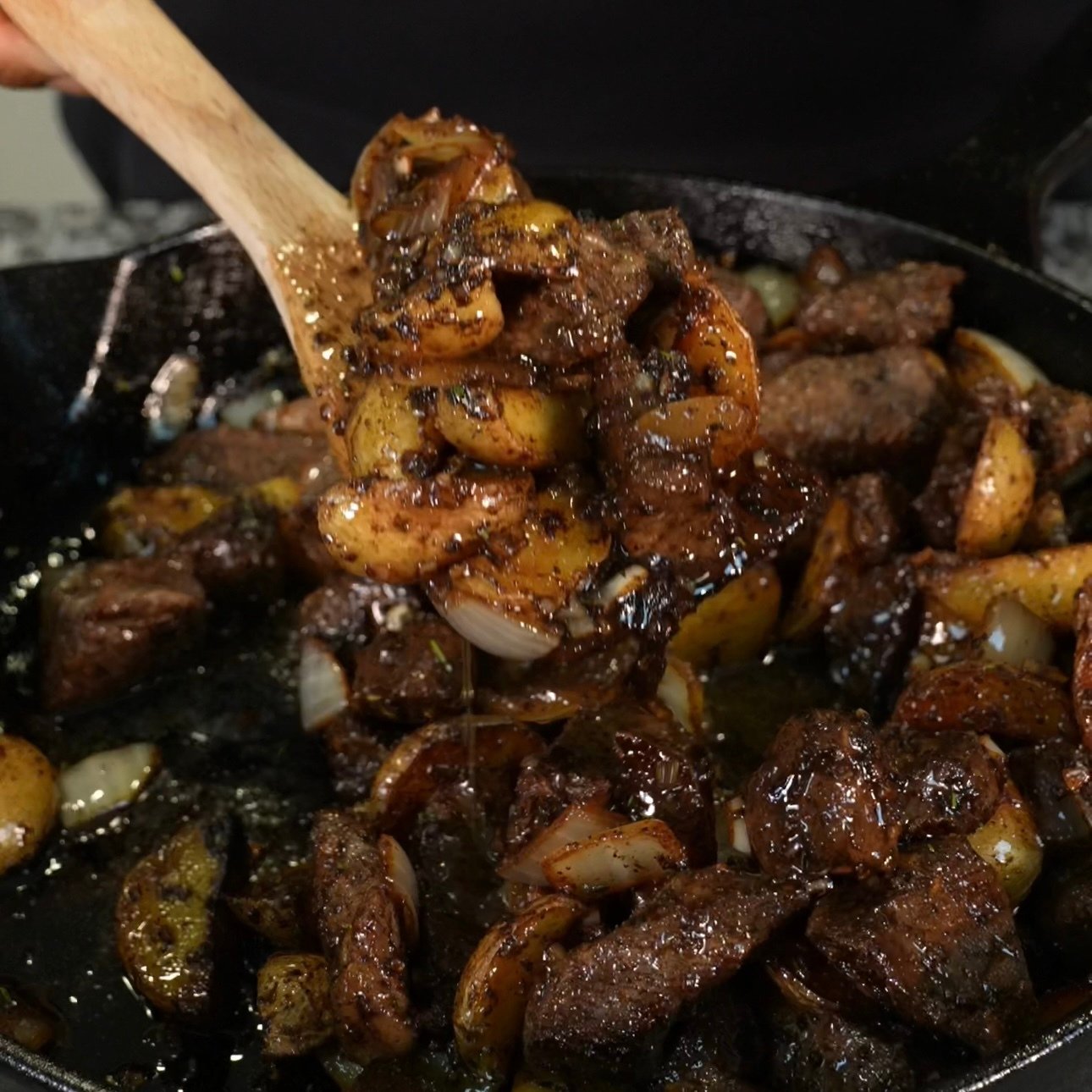Garlic Butter Steak & Potatoes Skillet