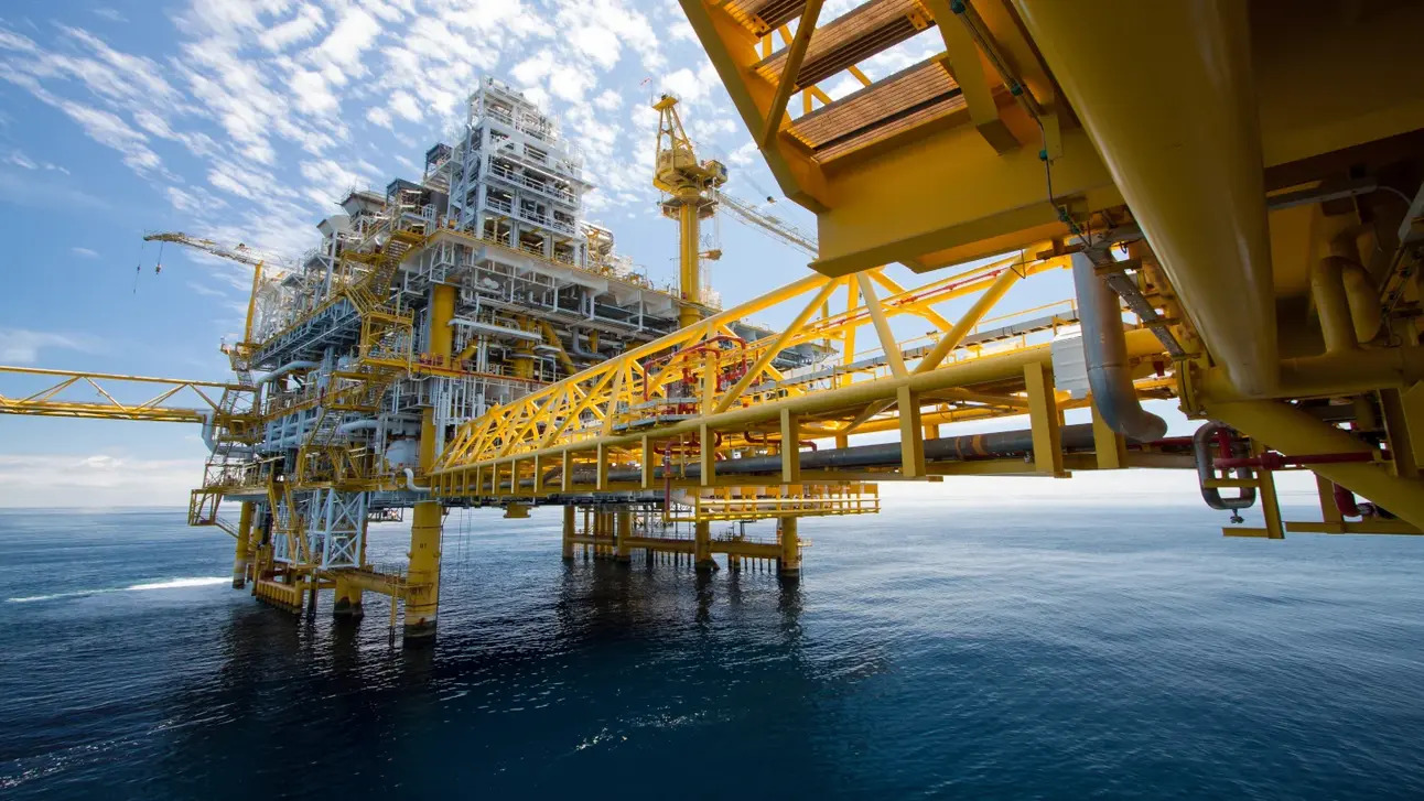👑 How Qatar Became the King of LNG Shipping ⛽