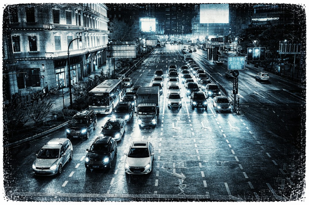 100+ Robot Taxis Just Froze in the Middle of Rush Hour