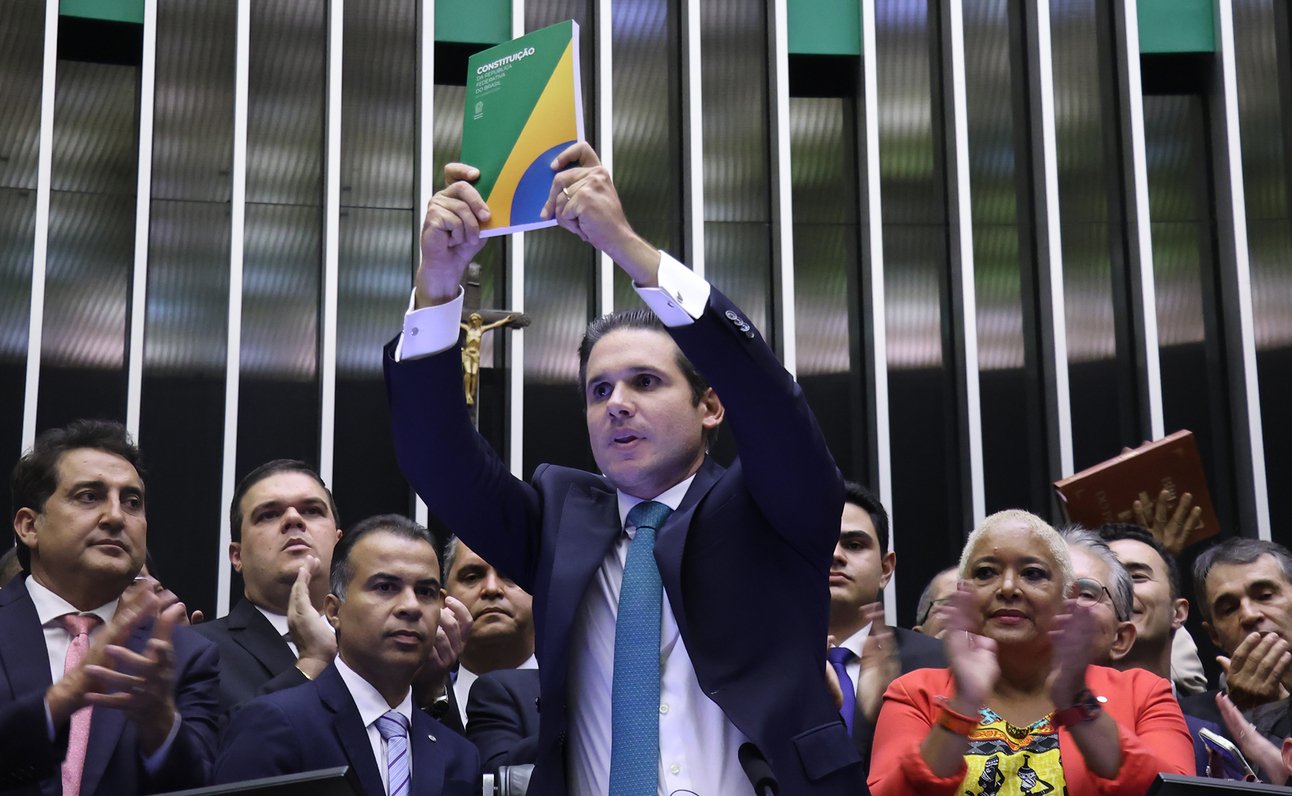 🏛️ New leaders, same issues?