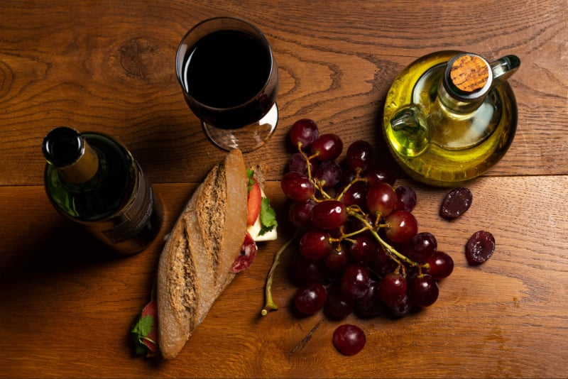 Is Wine Drinking Healthy?, The Jewel of CA Wine Country, Tasmanian Sparkling Wine, and much more...