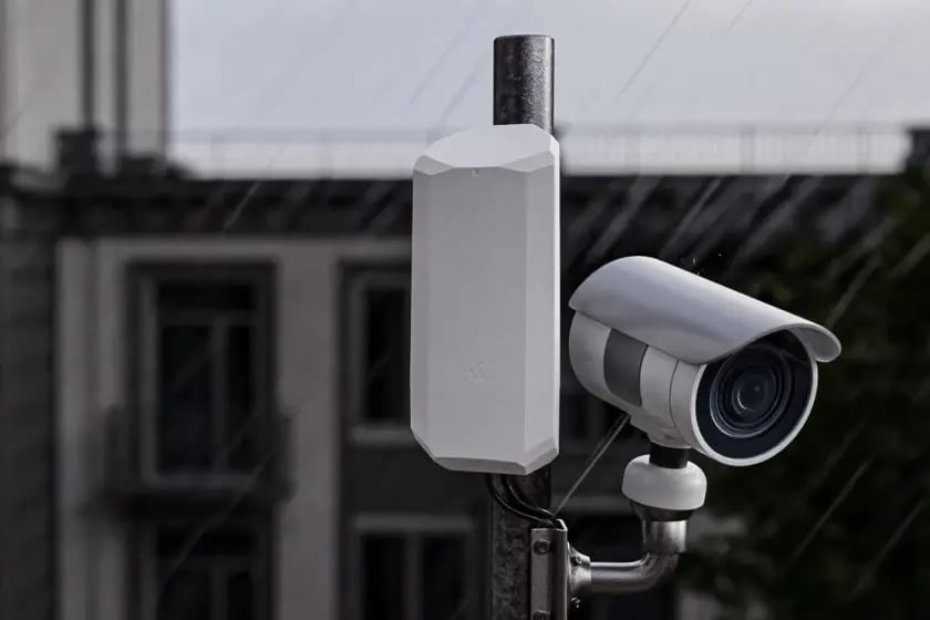 OTD500 – Router 5G outdoor con soporte PoE para cámaras y puntos WiFi