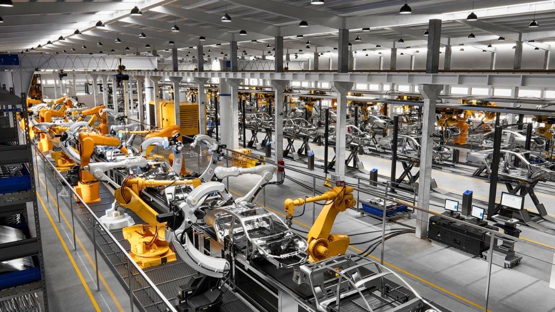 U.S. manufacturing hits one-year high as auto output jumps amid supply chain risks