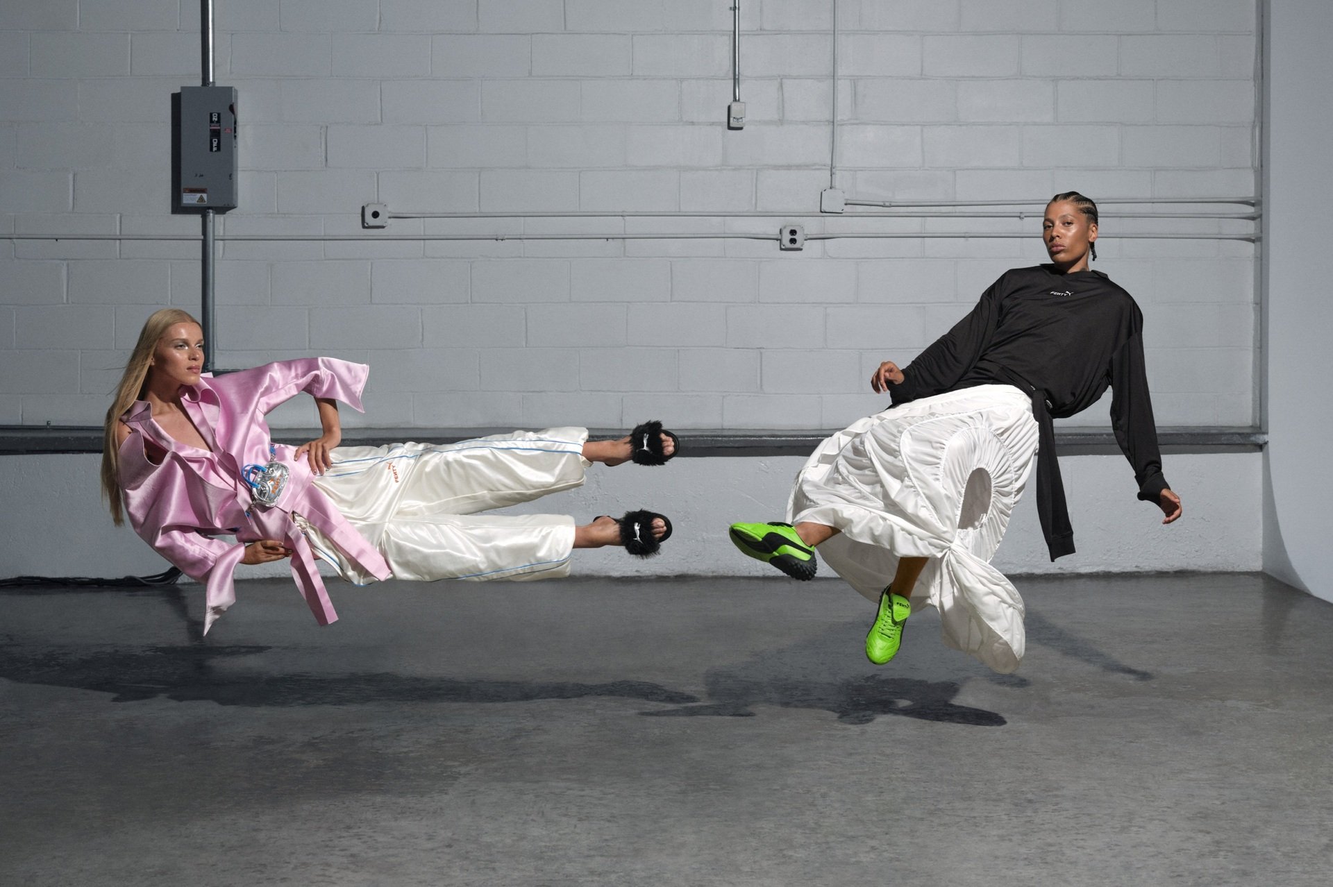 FENTY x PUMA une esporte e moda em drop assinado por Rihanna