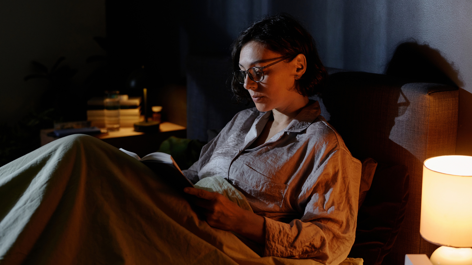 The "Digital Sunset": A Simple Routine for Better Sleep