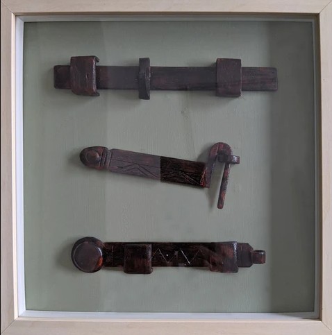 Arte y Conservación: Raíces de Madera y Latidos de Mar