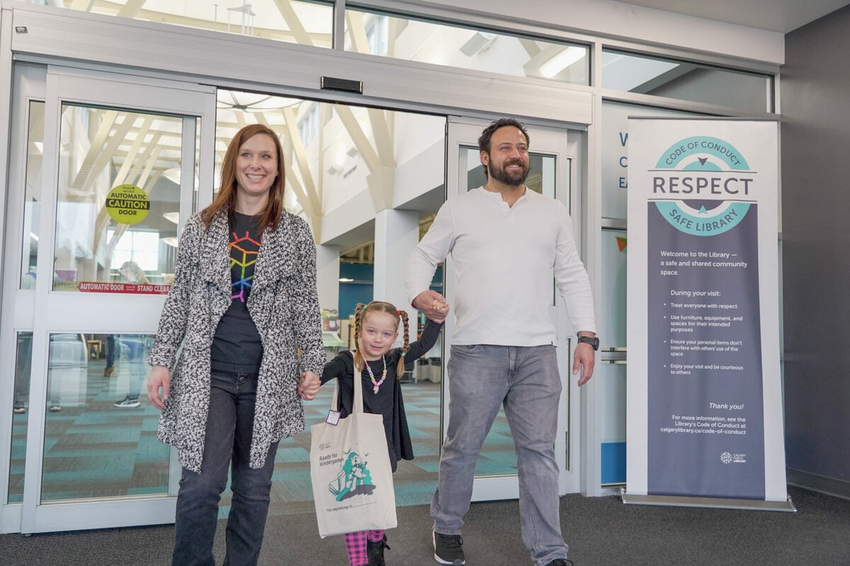 Calgary Public Library program pairs kindergarten kids with book bags