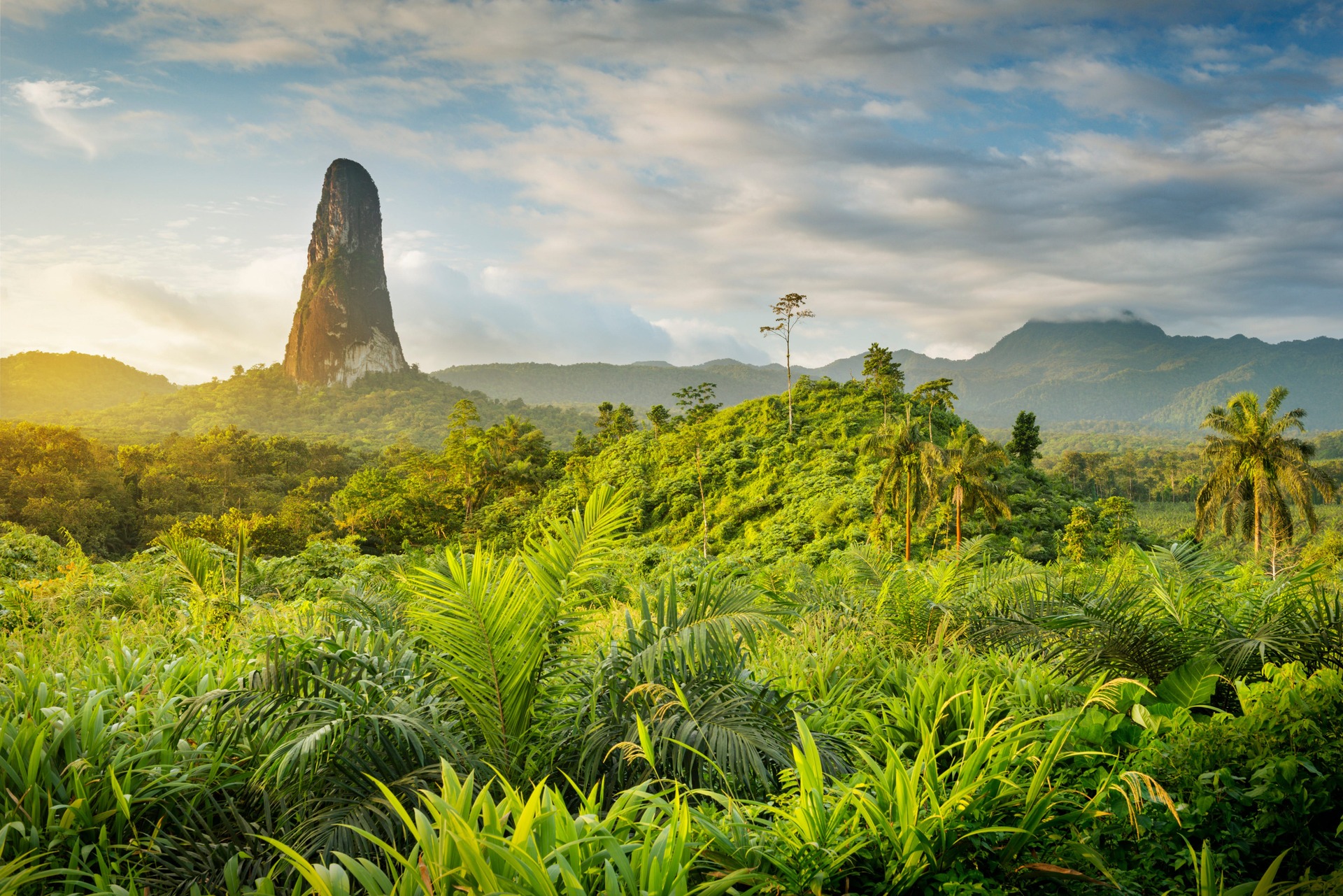 Pico Cão Grande Is One of the Most Astounding Peaks on the Planet
