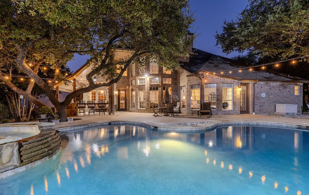 Forest Creek estate with backyard oasis – Round Rock
