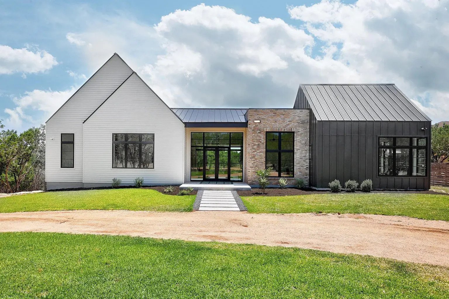 Two Homes on 7+ Acres with Endless Possibilities – Georgetown
