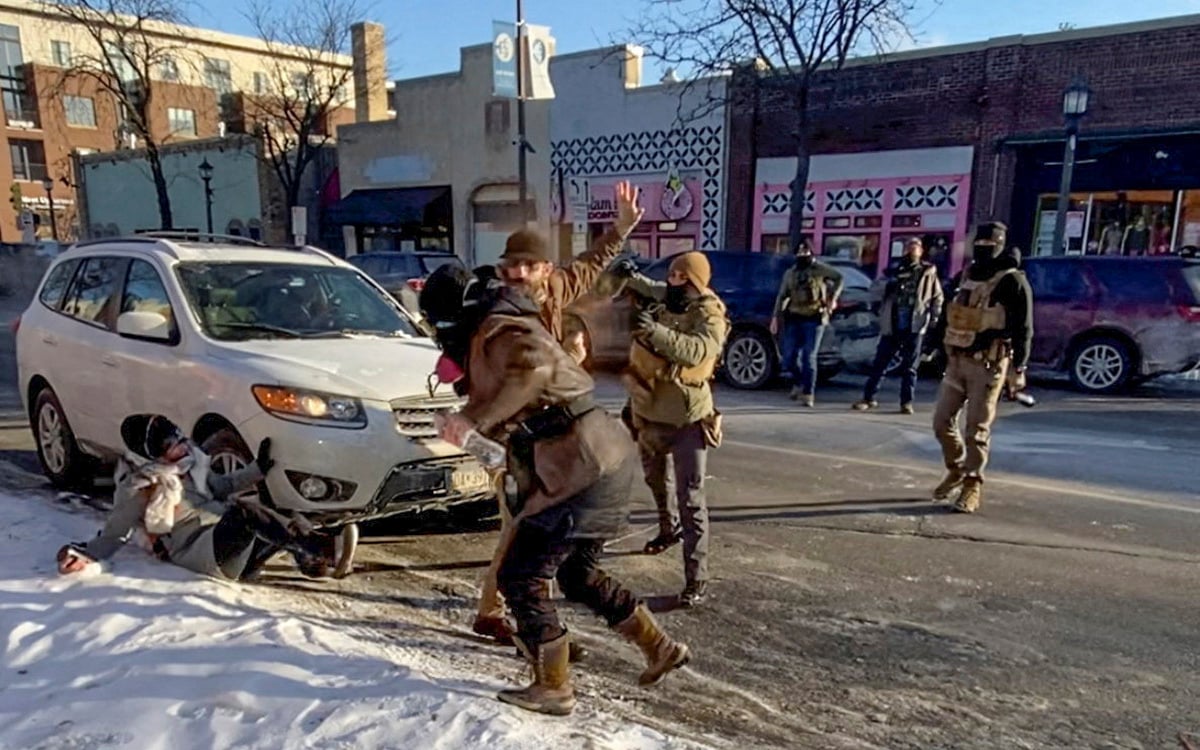 Un hombre murió a manos de un agente federal de migración en Minneapolis