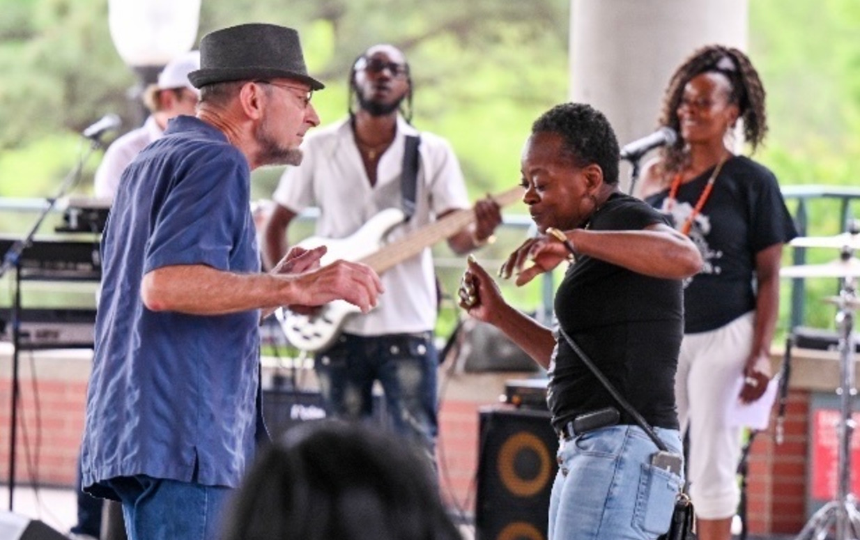 Let's Groove Tonight