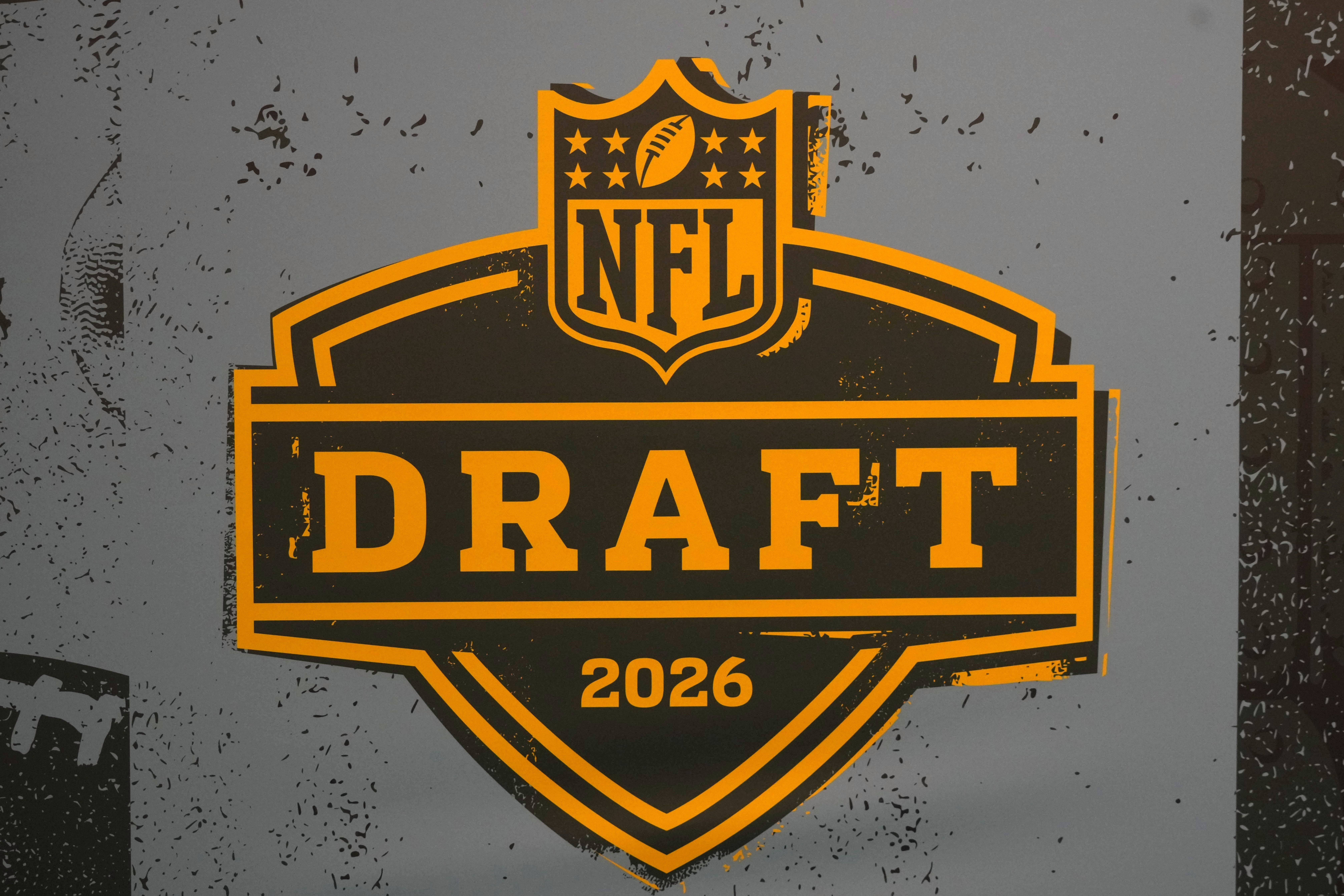 Cowboys Blockbuster Trade Brewing? Pass Rusher Surging? Everything I'm hearing from League Sources | 2026 NFL Draft Notebook