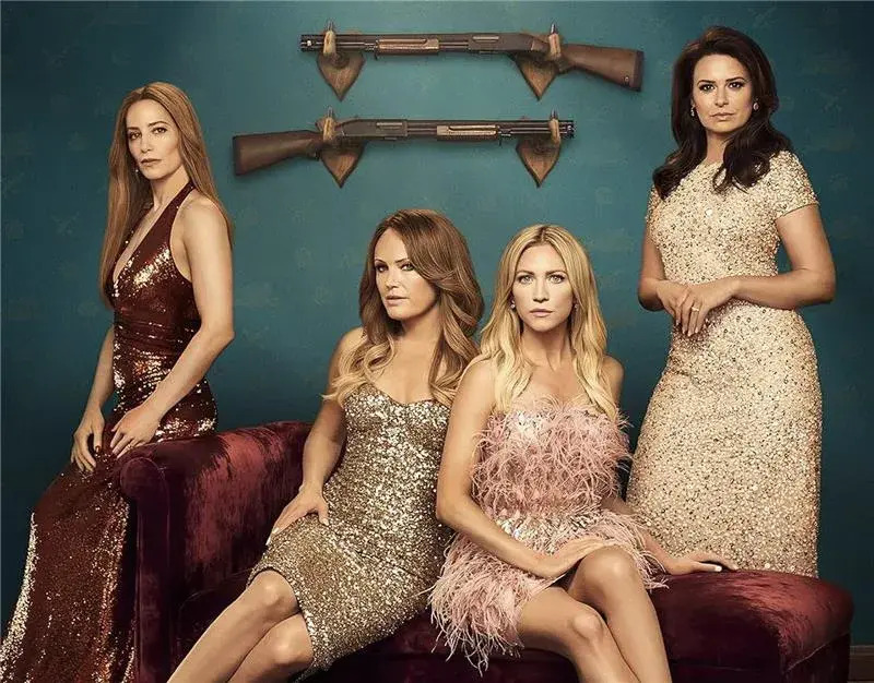 The Hunting Wives 💋 & 42 Questions to Ask a Girl