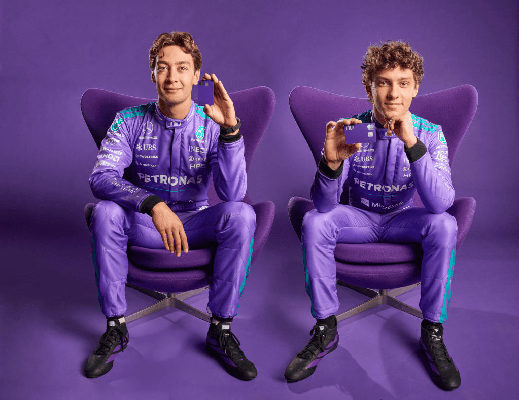 Nubank ativa parceria com Mercedes na F1 e transforma GP de Miami em vitrine para expansão nos EUA