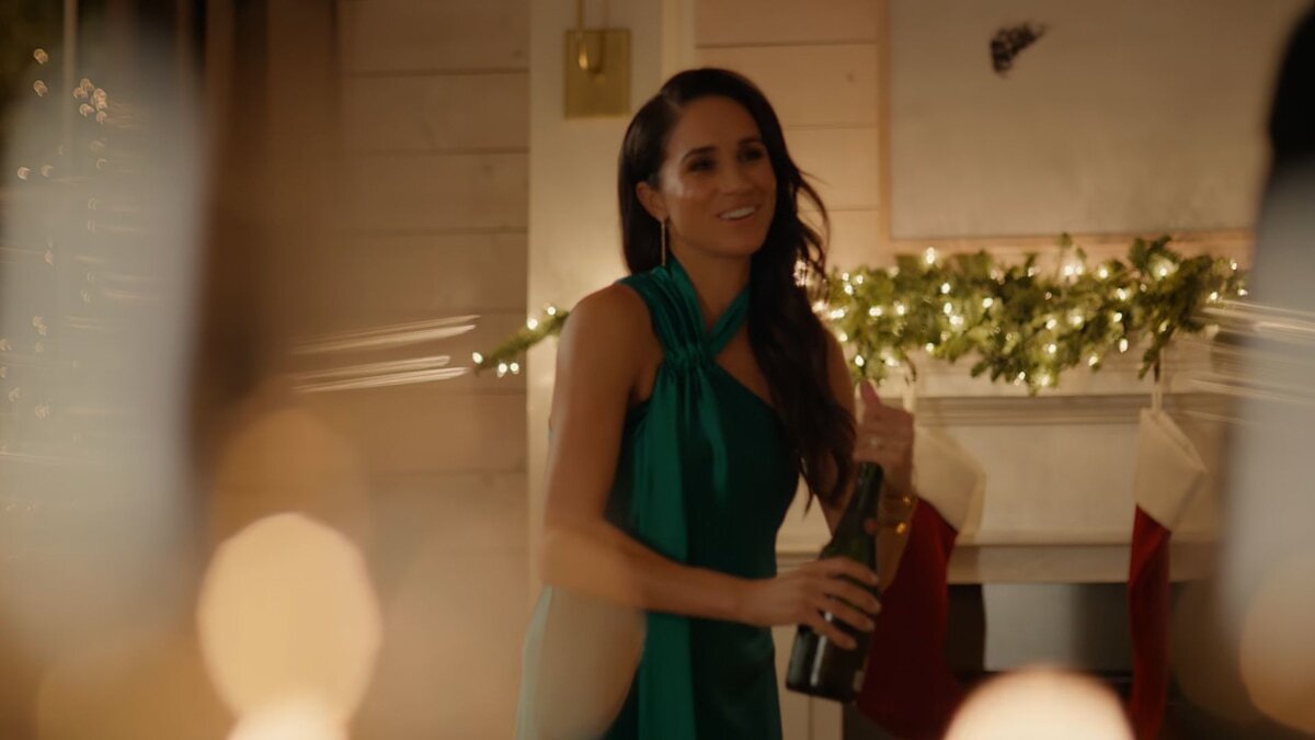 [WOMENS DIGEST] 👩‍🦰 Lucky New Year Foods | Meghan’s Quiet NYE | Taylor’s Big Year | Needle-Free Glow and more...