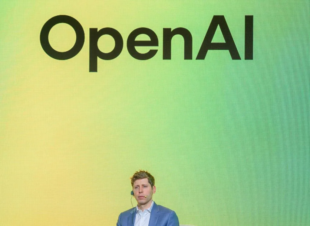 🚀OpenAI Inks Historic $300B Oracle Deal