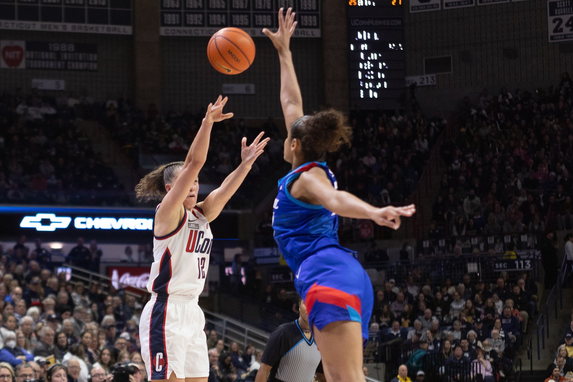 Preview: UConn at DePaul (8 pm, truTV)