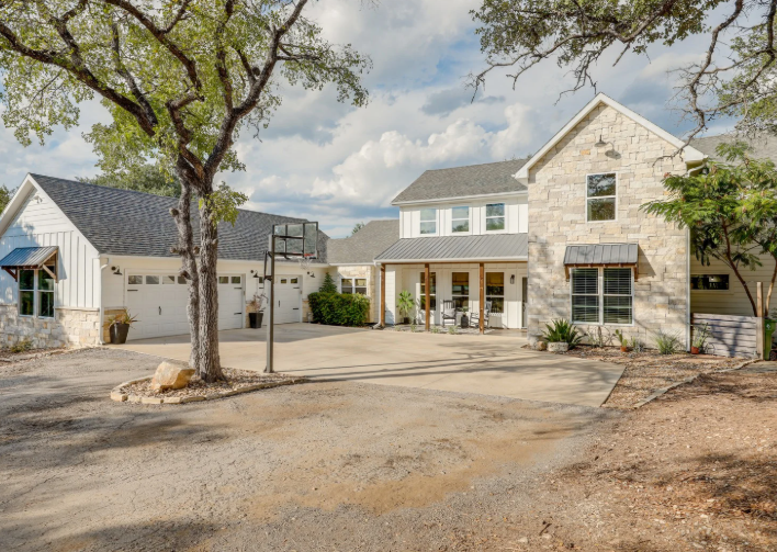 Hill Country Living on 2.5 Acres – Lago Vista