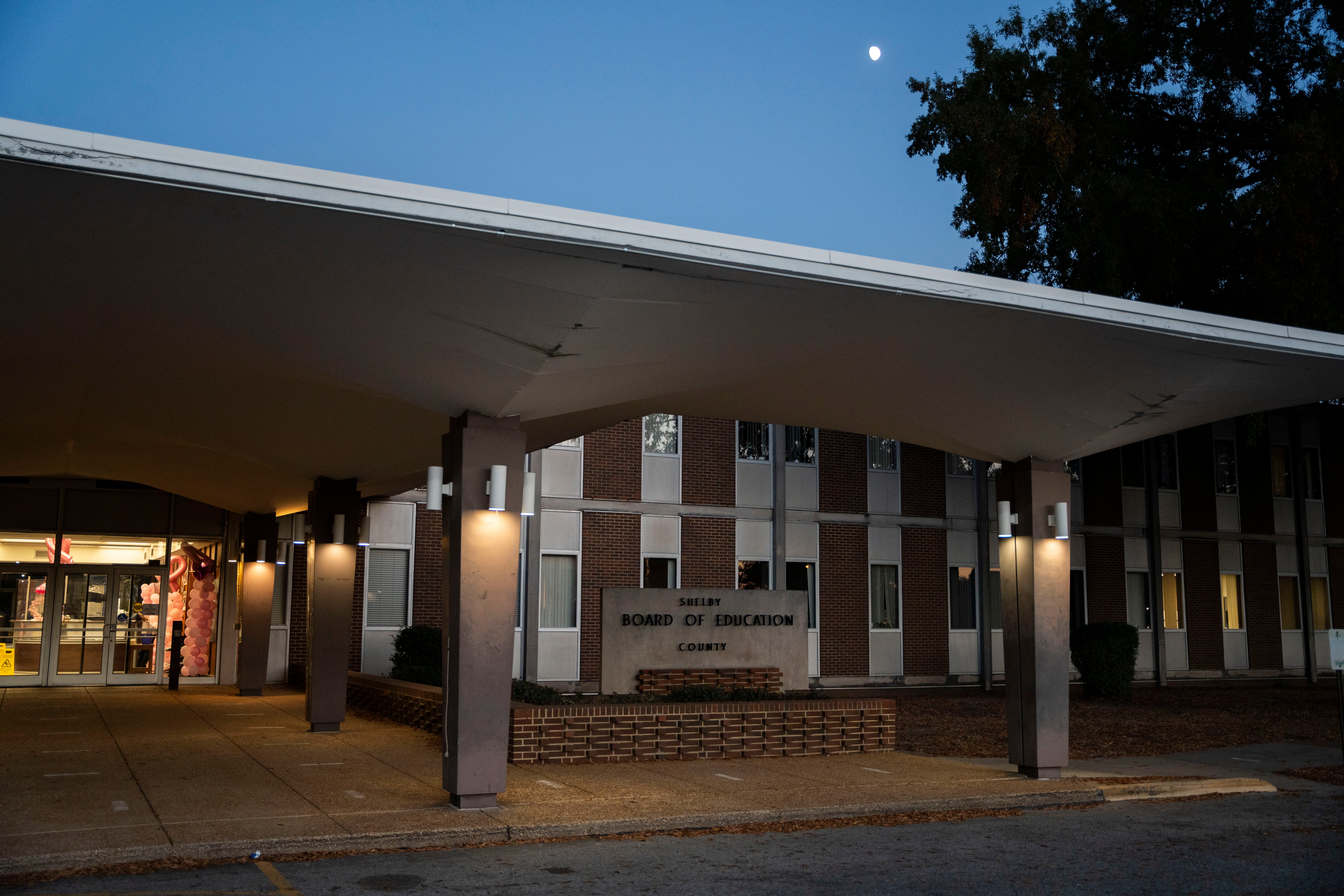 Memphis school board candidate pleaded guilty to felony as a cop